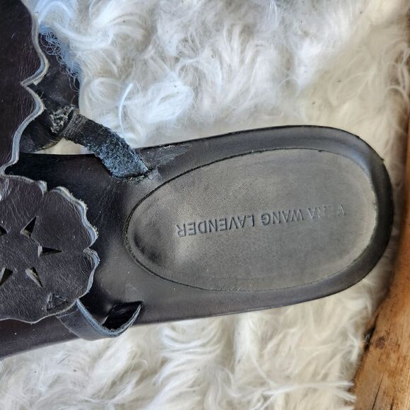 Vera wang Lavender label black sandals - Picture 10 of 13